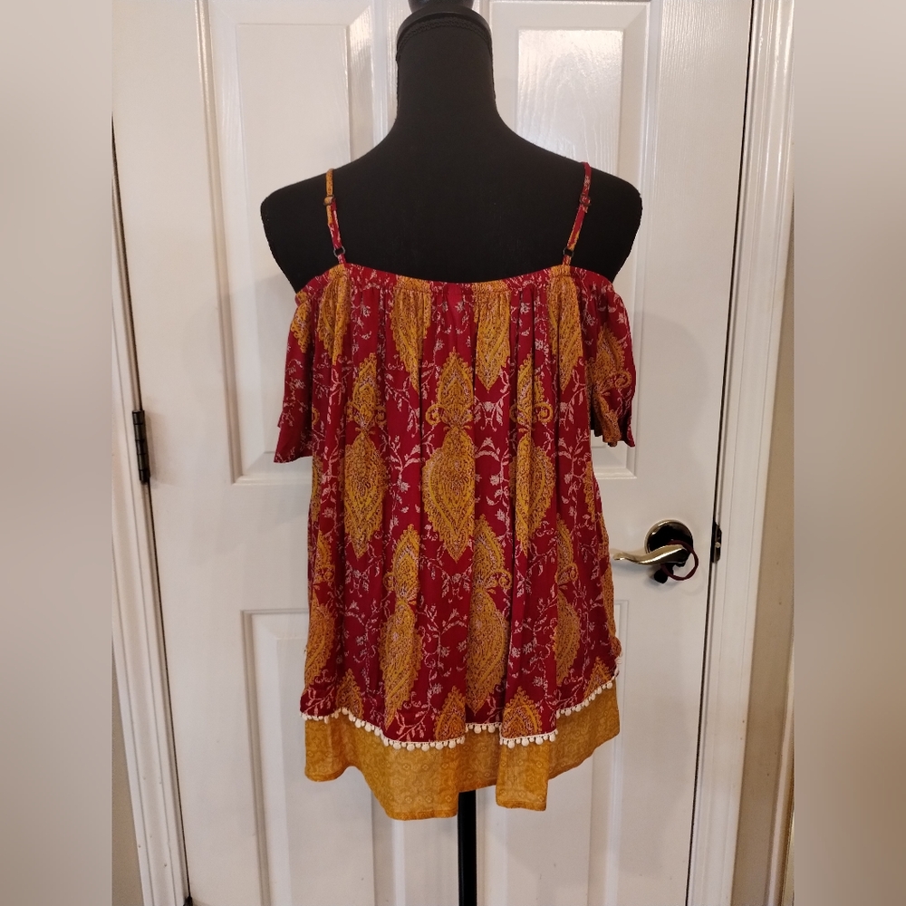 Xhilaration Cold Shoulder Top - Picture 2 of 6